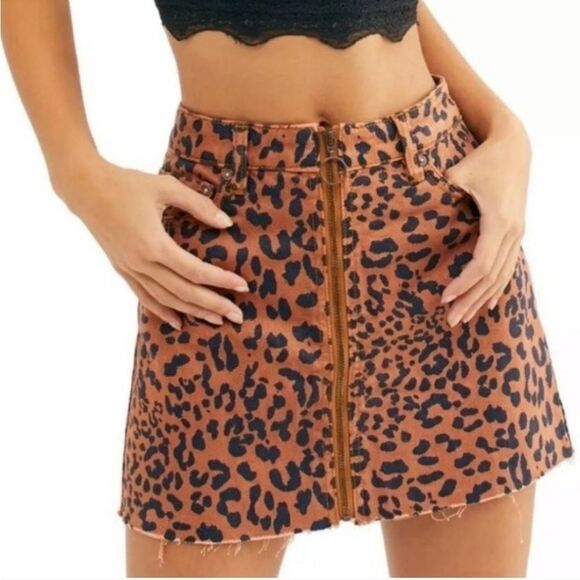 Free People Dresses & Skirts - FREE PEOPLE Animal Print Mini Skirt size 25